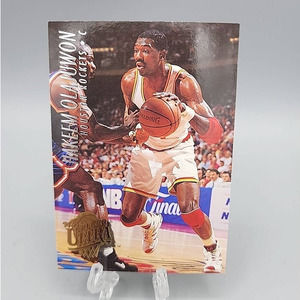 Hakeem Olajuwon 1994-95 Fleer Ultra Rockets #69 Boston Rockets Basketball Card